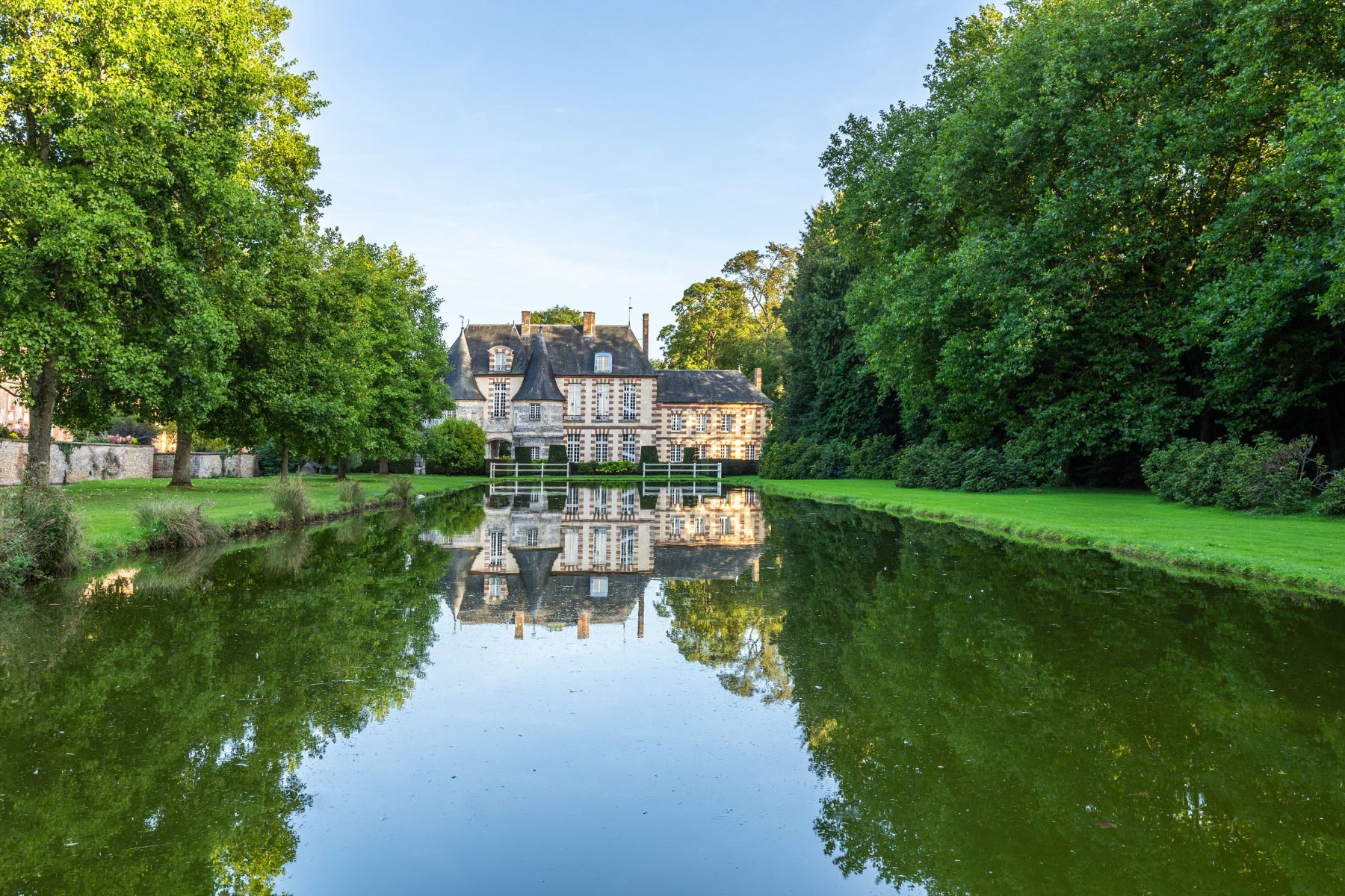 Chateau Lyons la Foret villa photo.